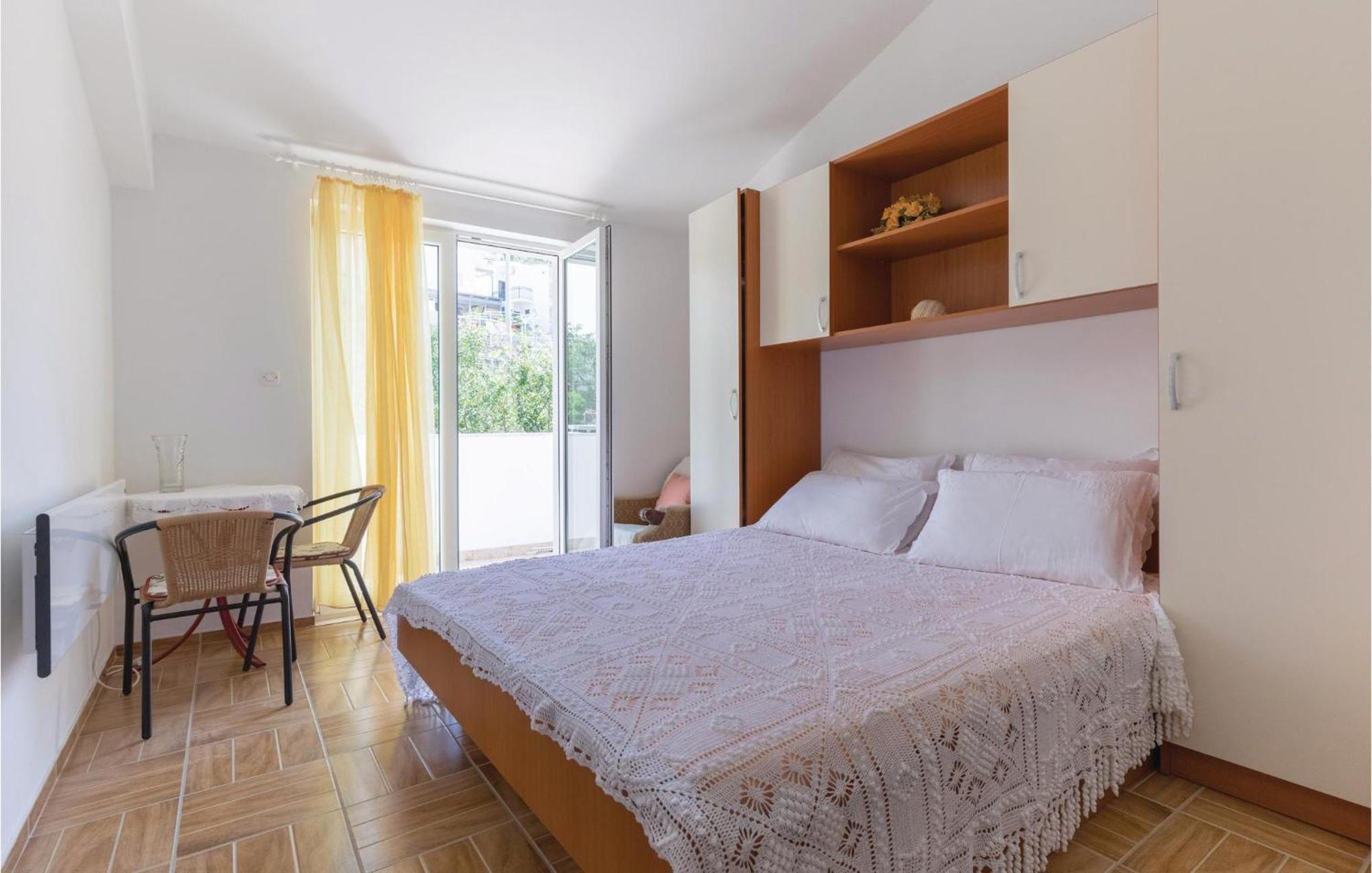 2 Bedroom Lovely Apartment In Komarna Klek Exterior photo